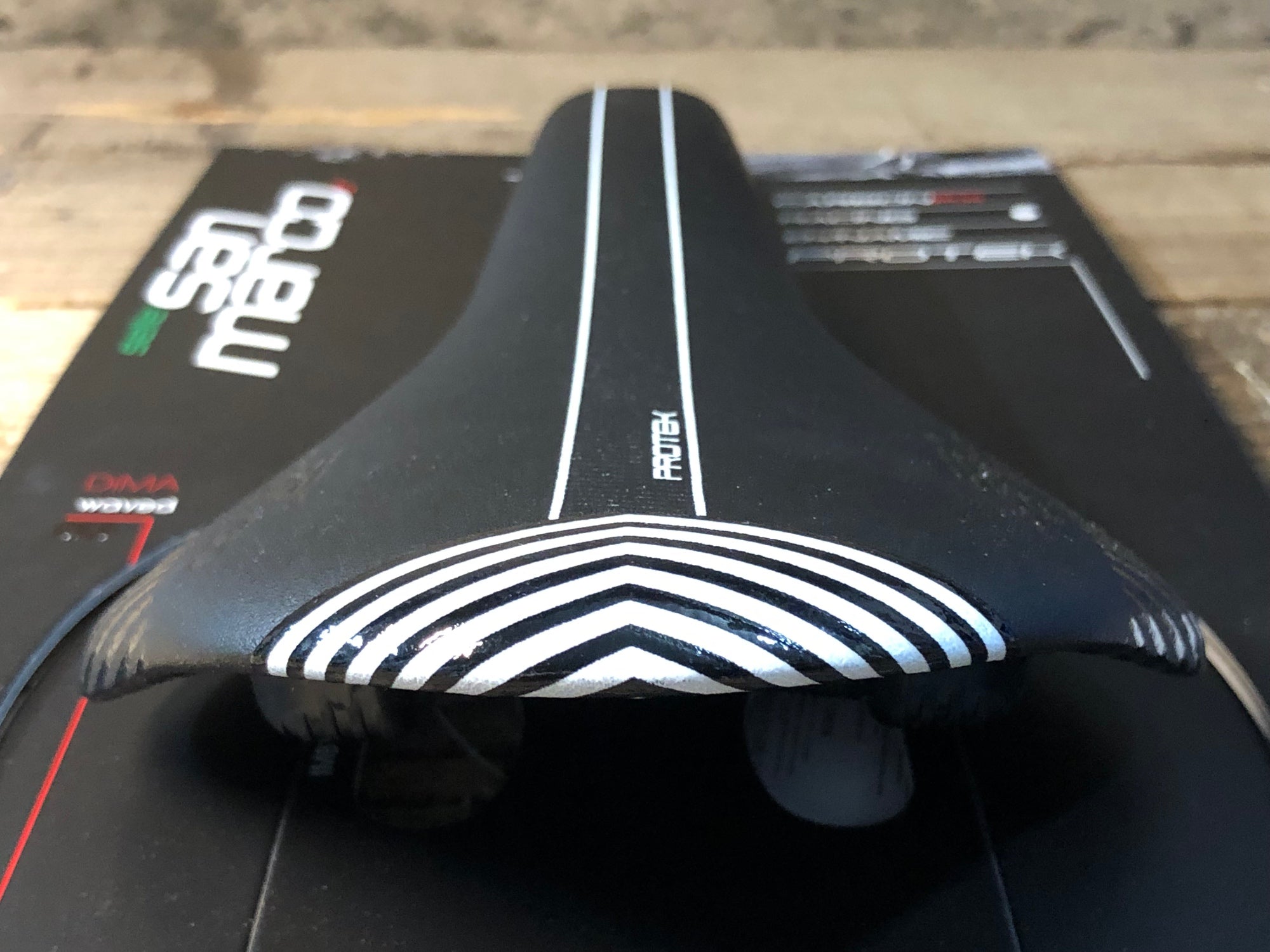 JR314 サンマルコ san marco CONCOR RACiNG PROTEK サドル 白黒 NARROW