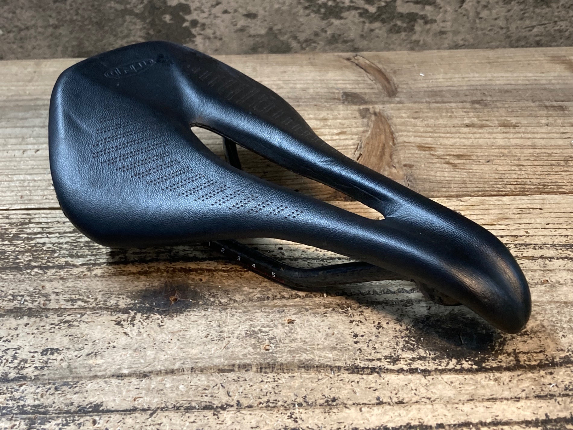 JT918 TNi ライトフライ LiteFly カーボンレール サドル 横幅150mm ※座