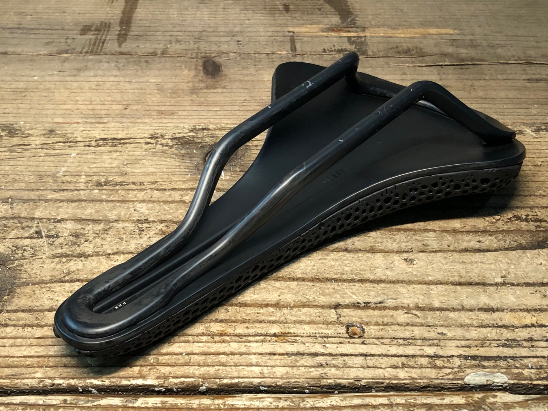 JN708 フィジーク fizik VERSUS EVO ANTARES 00 ADAPTIVE サドル LARGE