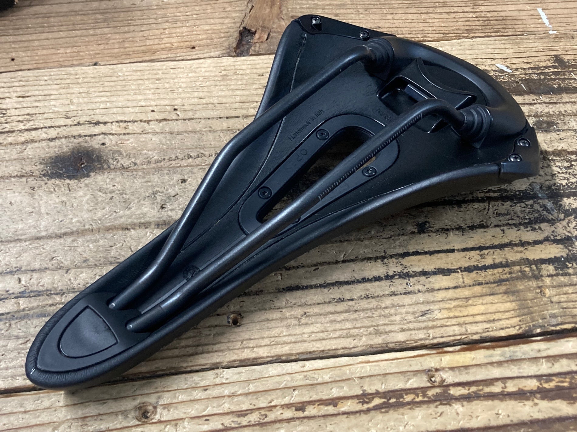 KK392 フィジーク fizik アリアンテ ALIANTE R3 OPEN サドル REGULAR
