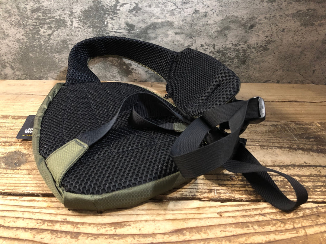 KE580 ジャックウルフスキン Jack Wolfskin メッセンジャーバッグ カーキ