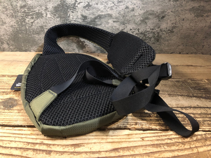 KE580 ジャックウルフスキン Jack Wolfskin メッセンジャーバッグ カーキ