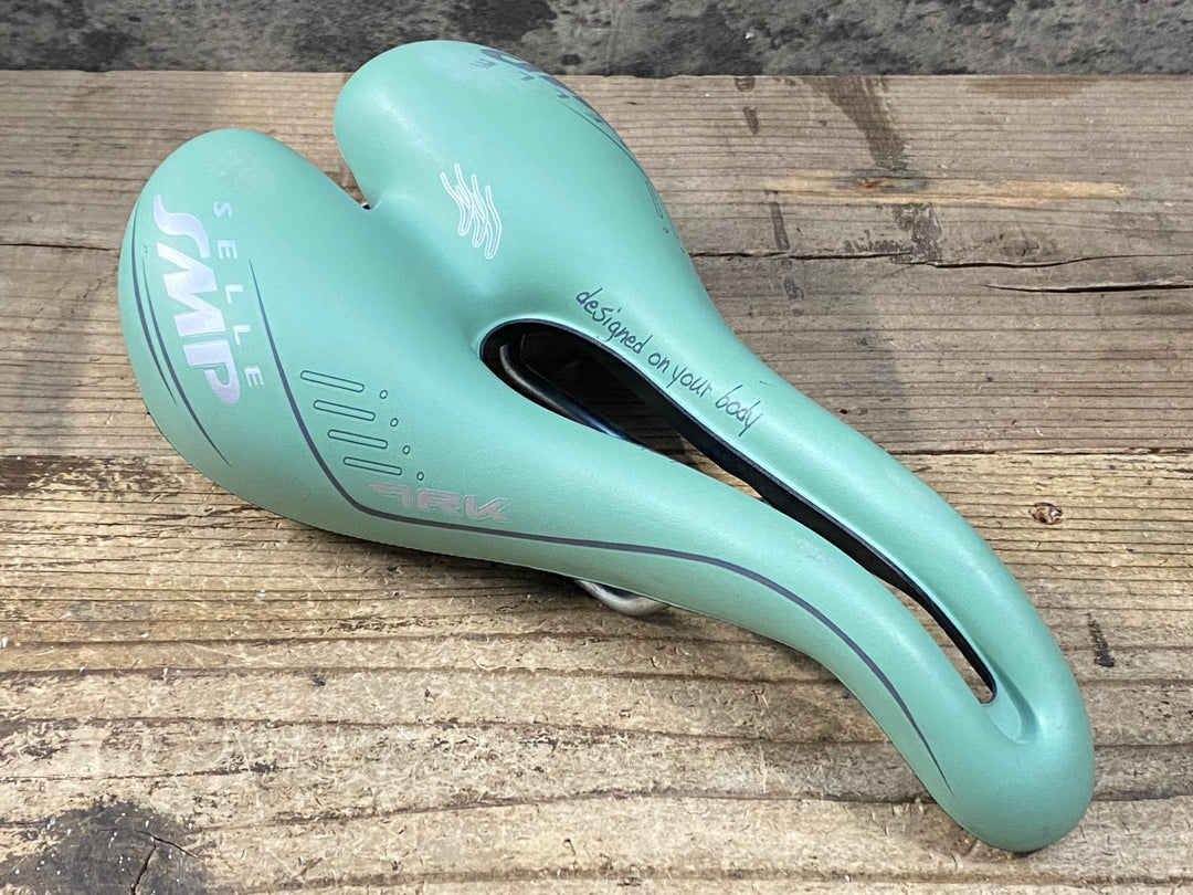 JU850 SELLE SMP 7RK サドル 緑 スチールレール