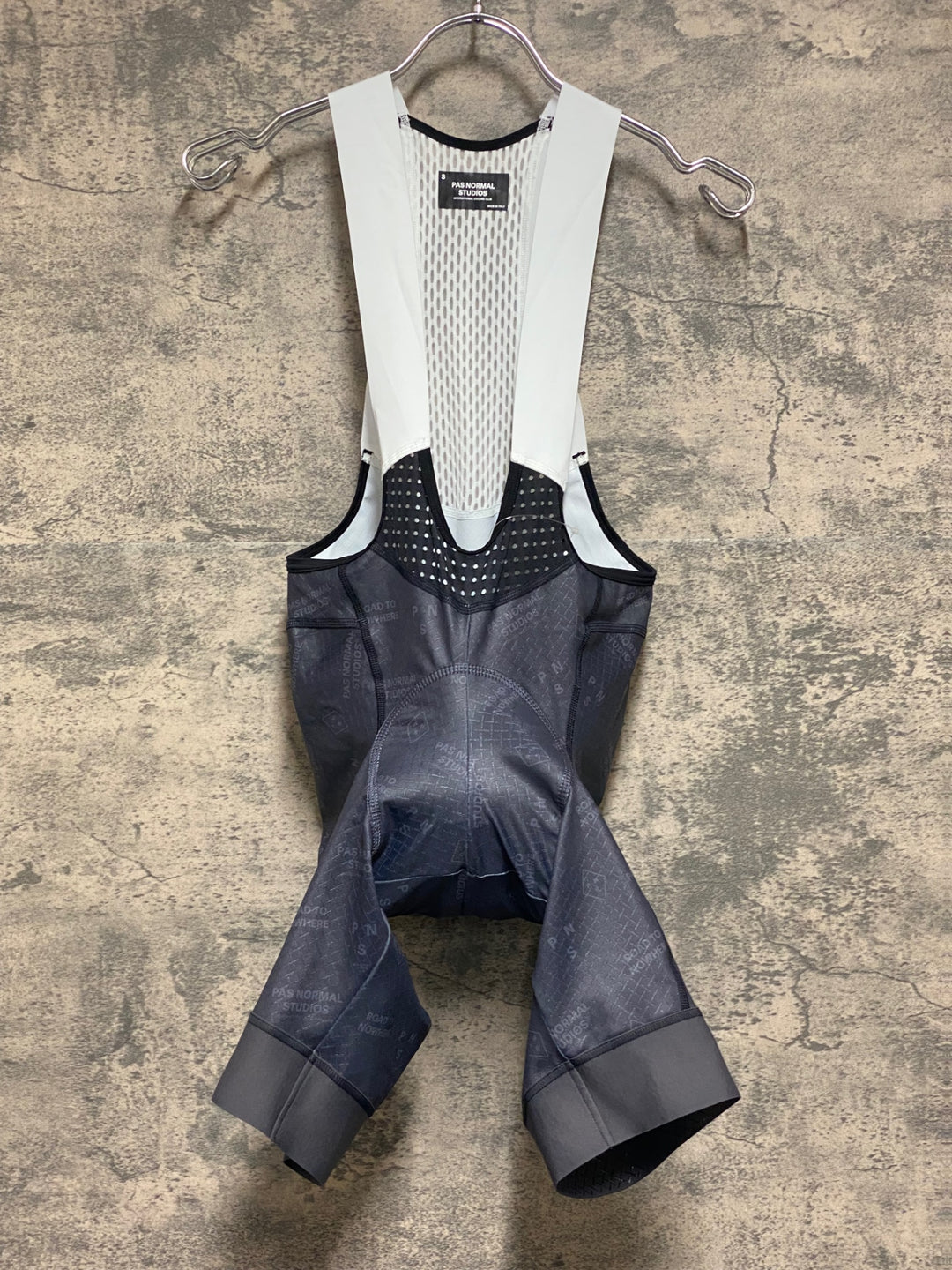 KM711 パスノーマルスタジオ PAS NORMAL STUDIOS MECHANISM LATE DROP BIB SHORTS ビブショーツ グレー S
