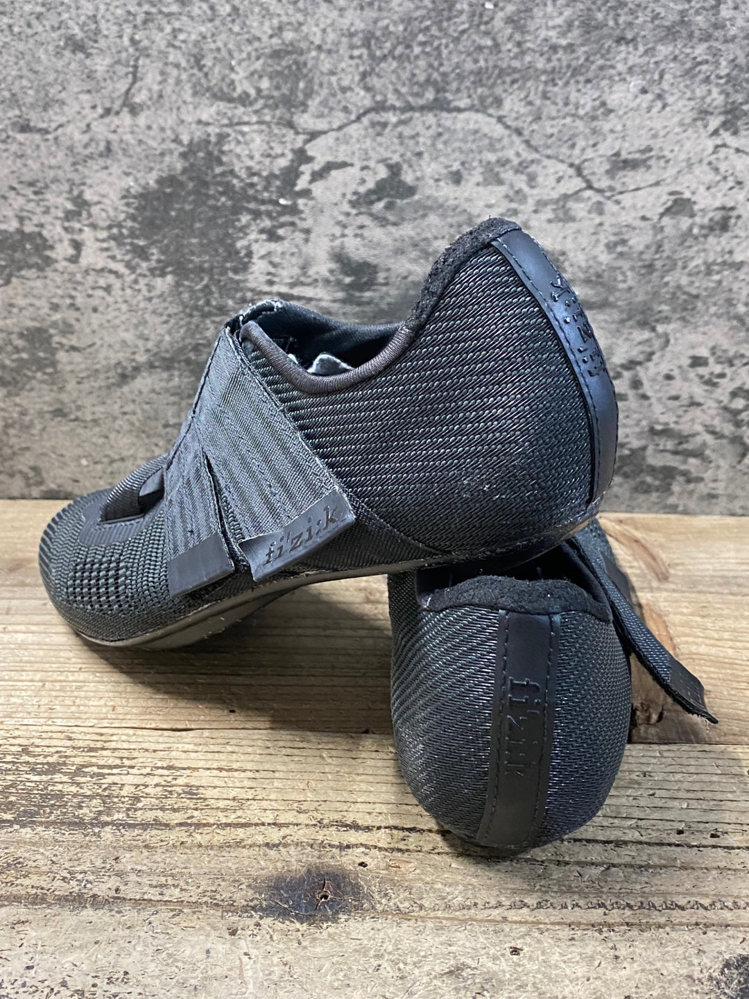 KA199 フィジーク fizik VENTO POWERSTRAP R2 AEROWEAVE ビンディングシューズ 3穴 黒 EU41 ※ガリ傷