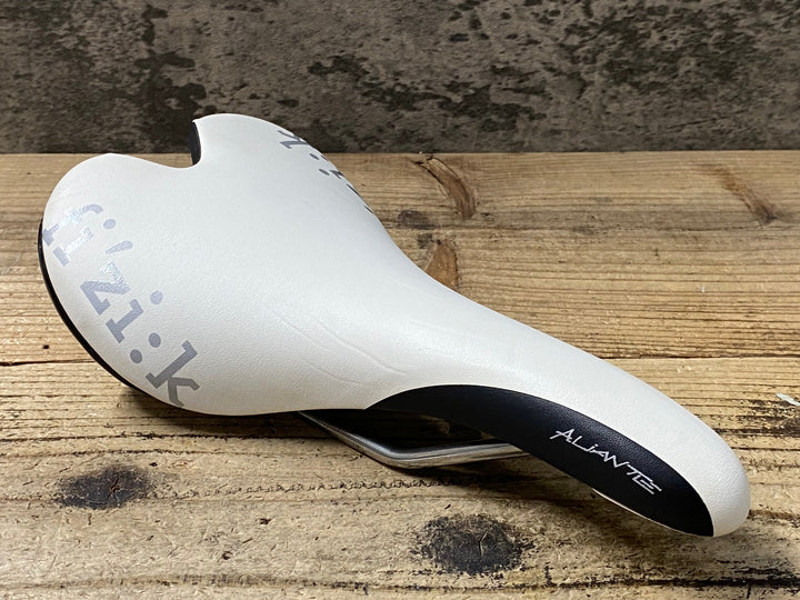 KQ626 フィジーク fizik ALIANTE サドル 白 kiumレール