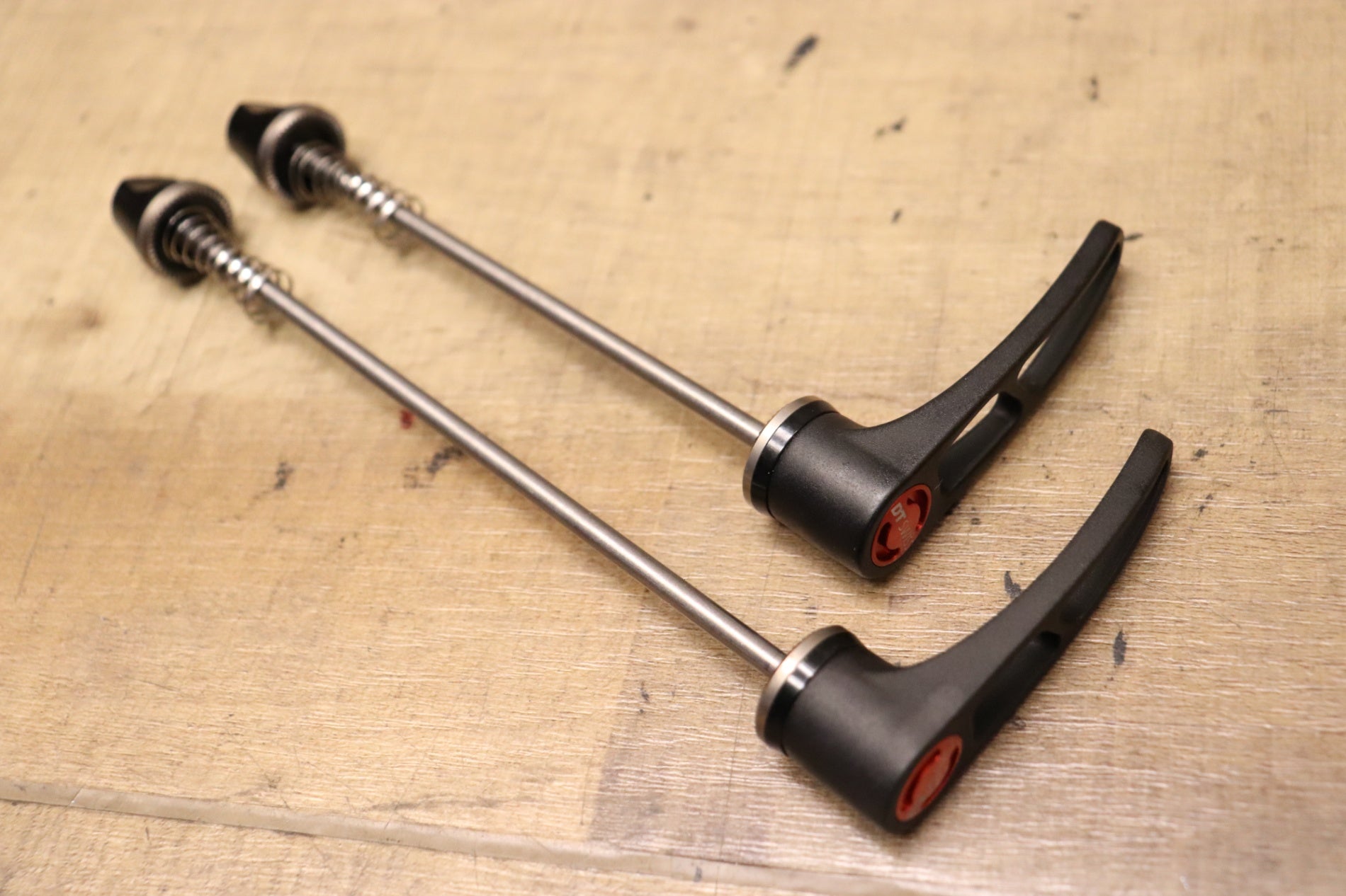 DT SWISS ARC1100 DICUT 48 カーボン チューブレスレディ ホイール