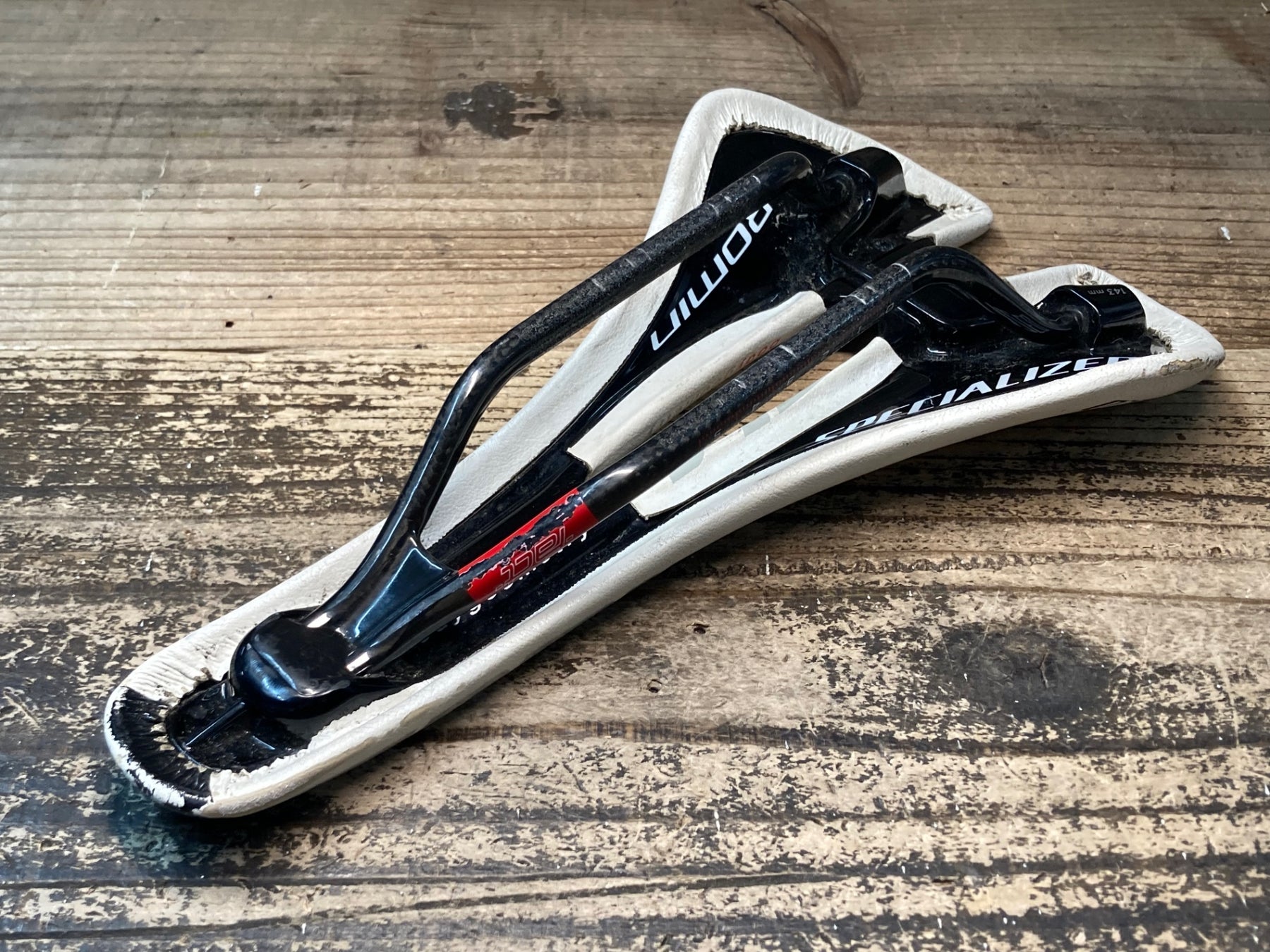 JI132 スペシャライズド SPECIALIZED ローミン ROMIN サドル 白 143mm