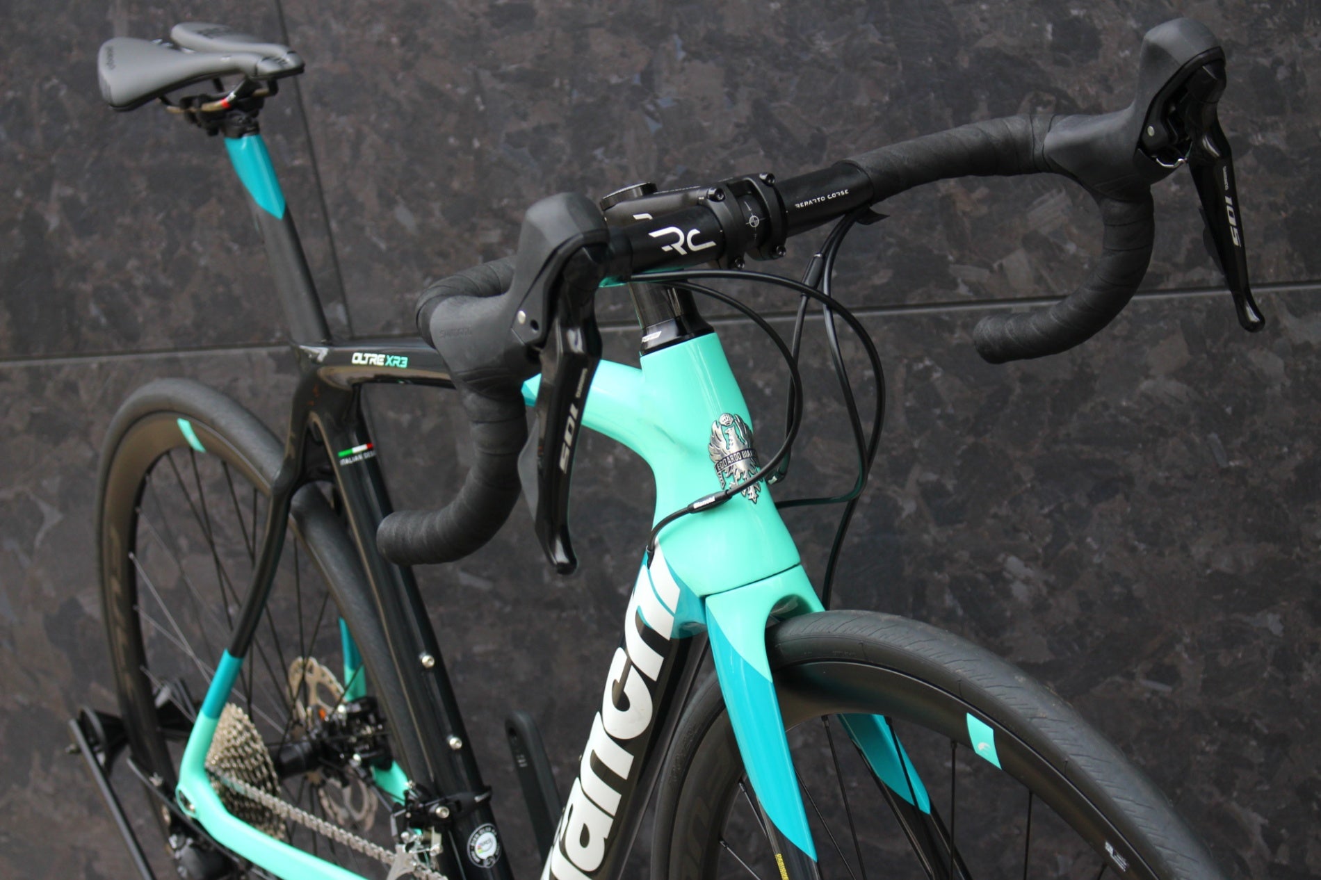 ビアンキ BIANCHI オルトレ OLTRE XR3 DISC 2023モデル 55サイズ ビアンキ BIANCHI オルトレ OLTRE XR3 DISC 2023モデル 55サイズ