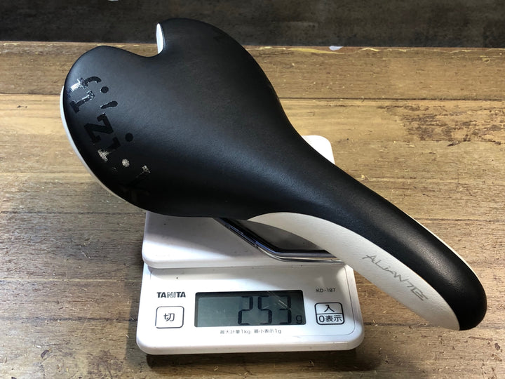 JV712 フィジーク fizik ALIANTE GAMMA kium サドル 黒 白