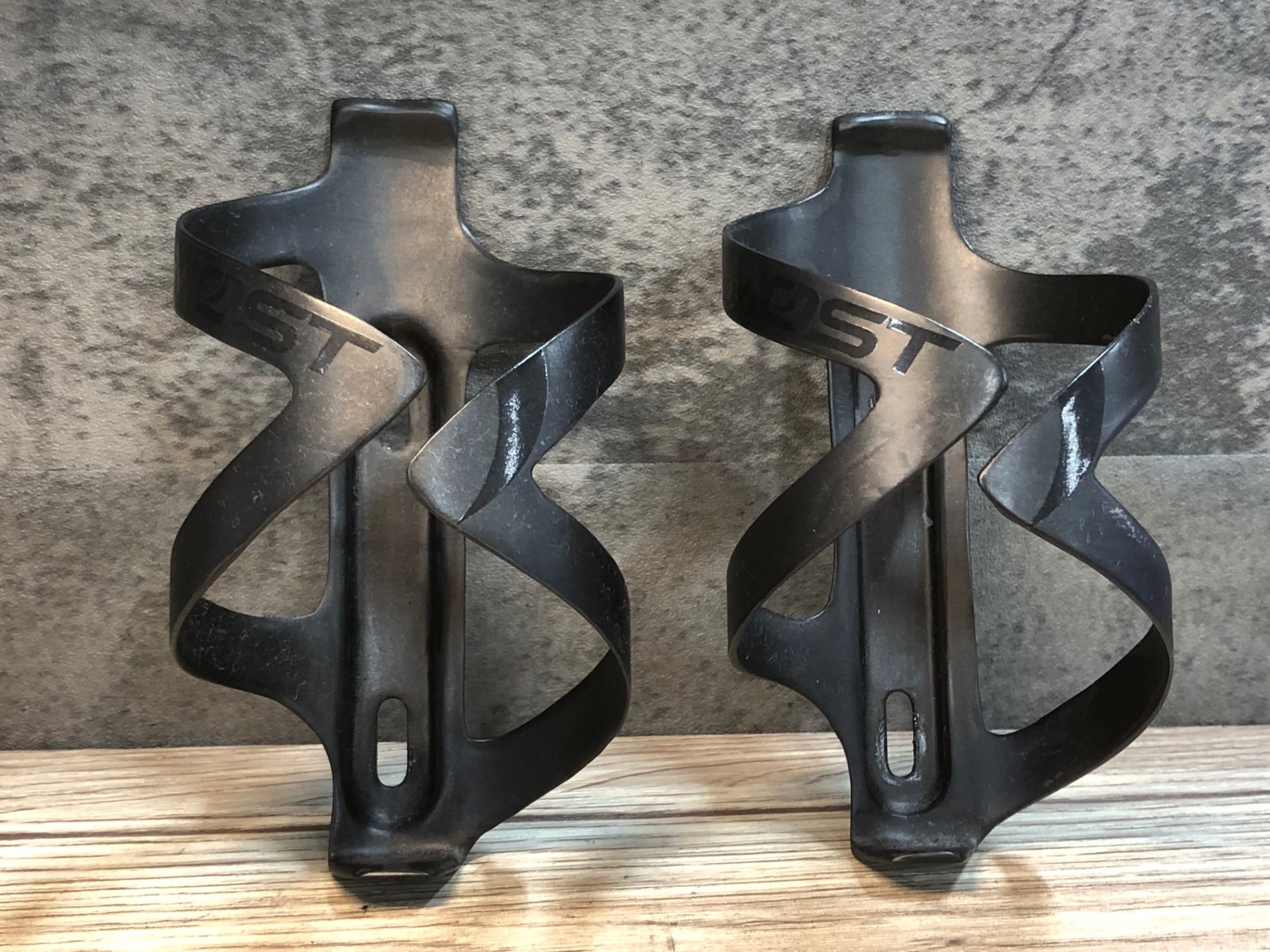 MOST THE WINGS フルカーボンボトルケー ジ　2個セット MOST THE WINGS フルカーボンボトルケー ジ 2個セット