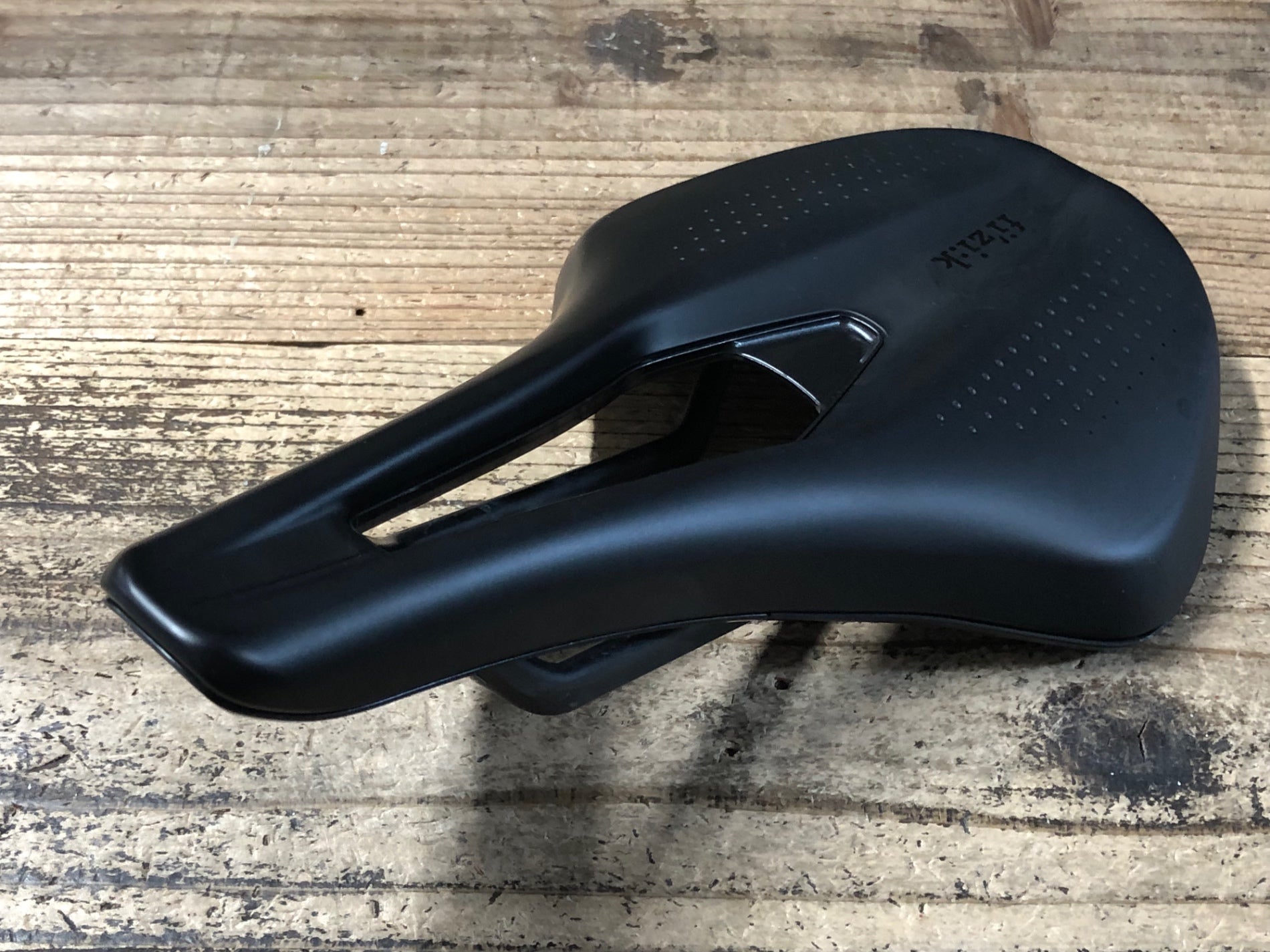 KB144 フィジーク fizik アルゴ テンポ ARGO TEMPO R1 サドル カーボン