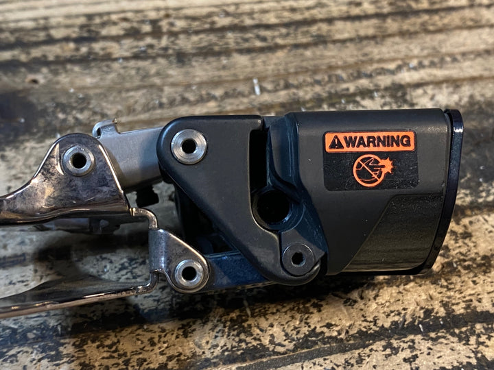 JJ585 シマノ SHIMANO デュラエース FD-R9150 フロントディレイラー 2S Di2 電動 動作確認済