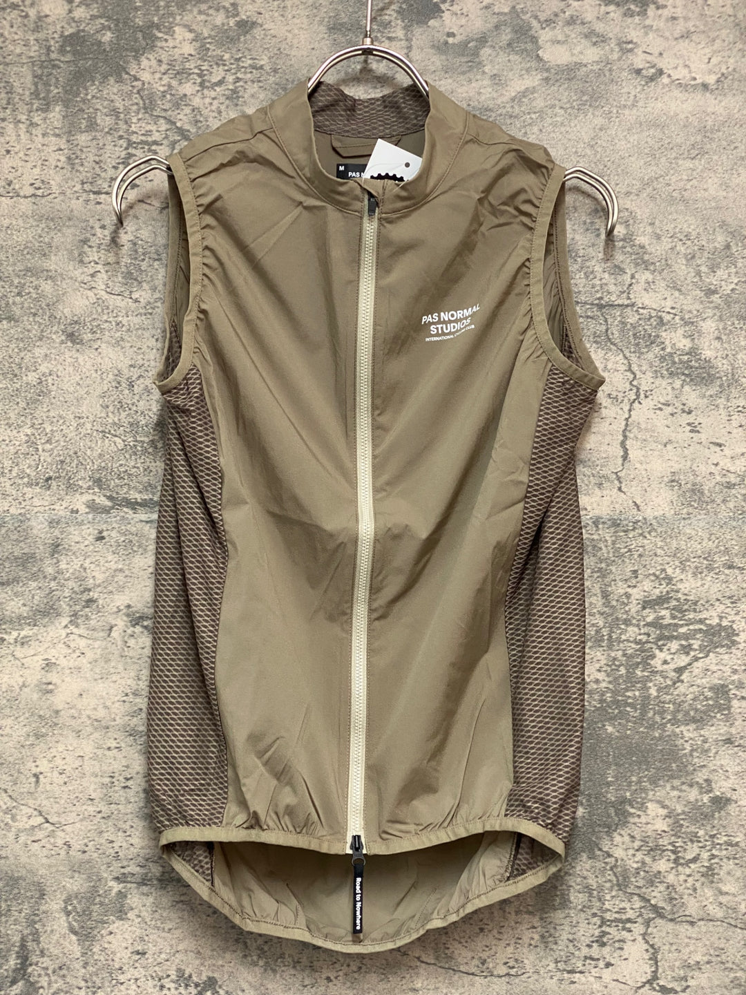 JY512 パスノーマルスタジオ PAS NORMAL STUDIOS Mechanism Stow Away Gilet ジレ サイクルベスト ベージュ M