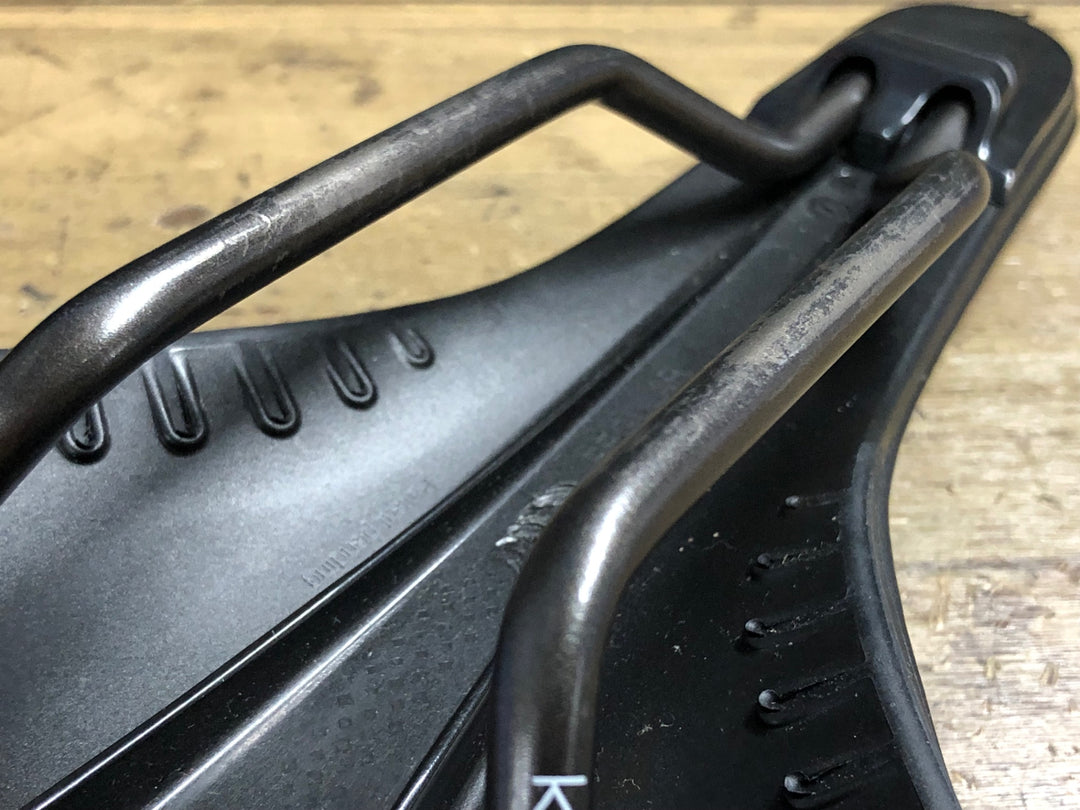 KL932 フィジーク fizik ANTARES R3 VERSUS EVO サドル KIUMレール 138mm ※ロゴプレート欠品