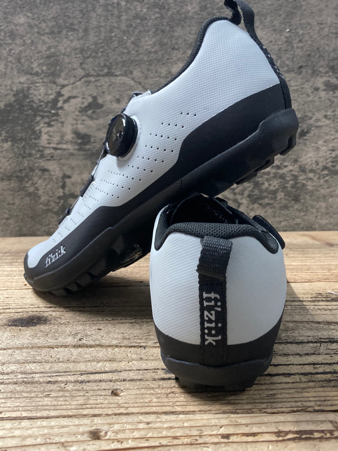 KL779 フィジーク fizik テラ TERRA ATLAS ビンディングシューズ EU42 2穴 グレー ※アウトソールひび割れ