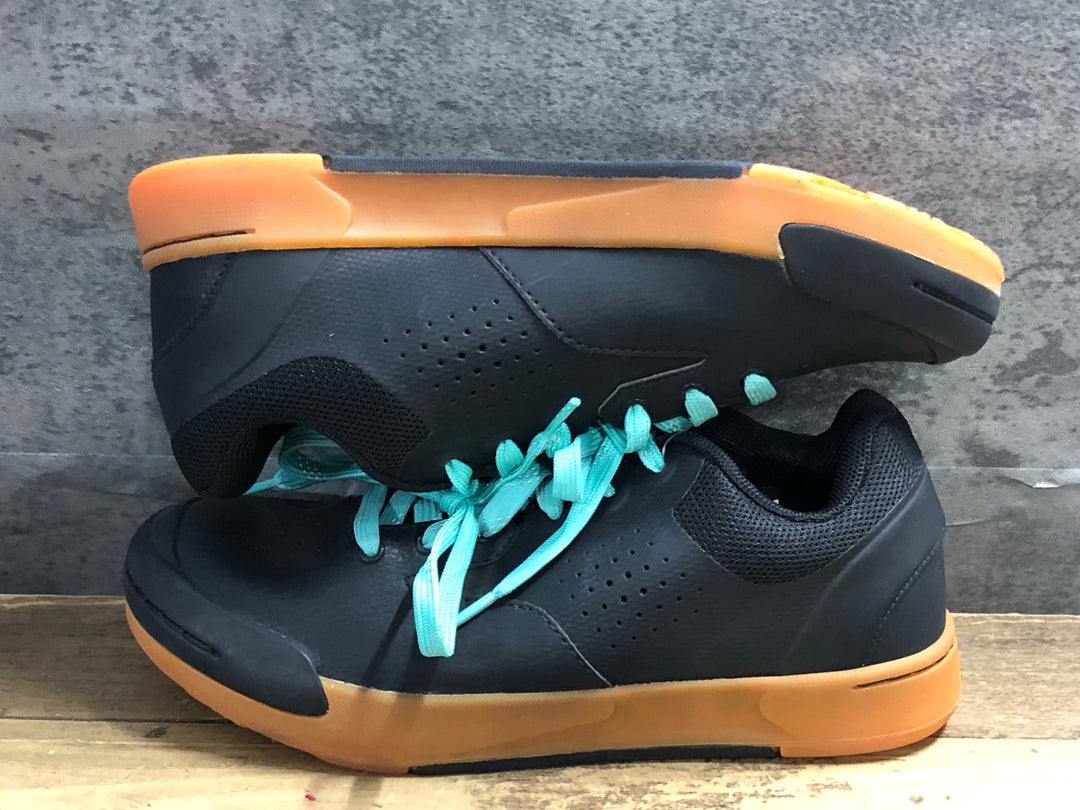 KN635 Liv Shuttle Flat サイクル シューズ 黒 EU39