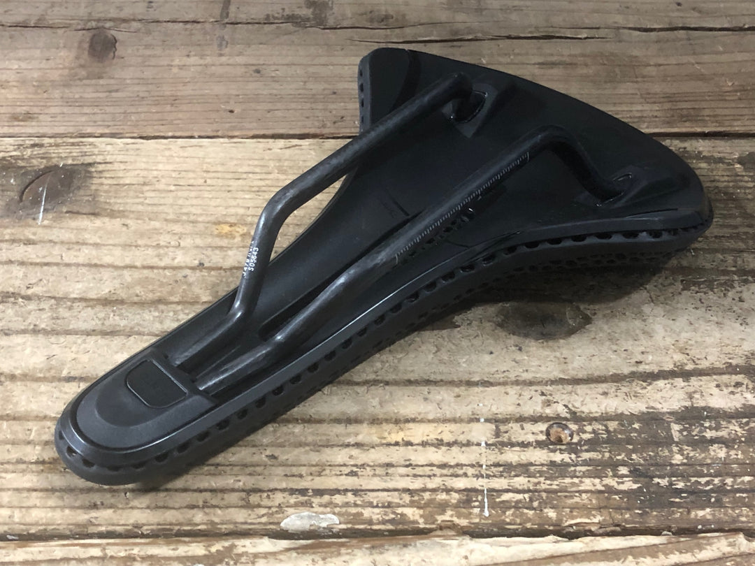 JP946 フィジーク fizik VENTO ANTARES R1 ADAPTIVE 150mm カーボンレール サドル ※レールにクラックの疑い