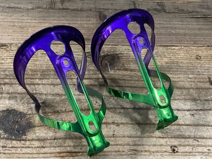 KP724 スパカズ SUPACAZ FLY CAGE ANO Limited アルミ ボトルケージ 緑 紫 2個セット