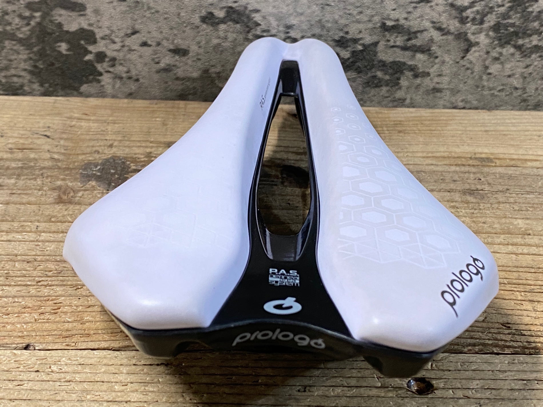 KB954 プロロゴ prologo ディメンション DIMENSION TRI P.A.S. サドル