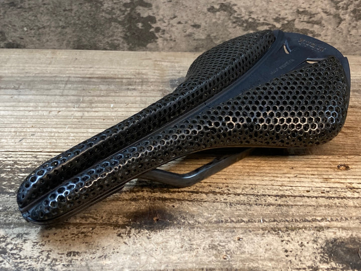 JS730 フィジーク FIZIK ANTARES VERSUS EVO R1 Adaptive サドル カーボンレール 139mm