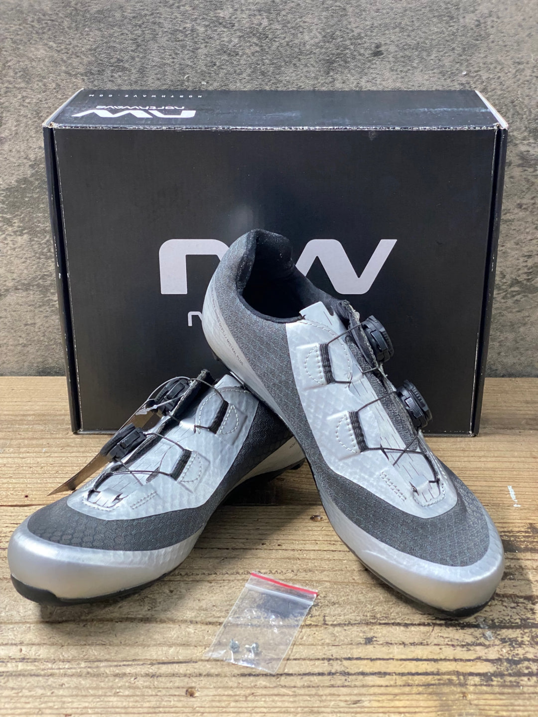 KO707 ノースウェーブ NORTHWAVE MISTRAL PLUS ビンディングシューズ シルバー グレー EU40 3穴