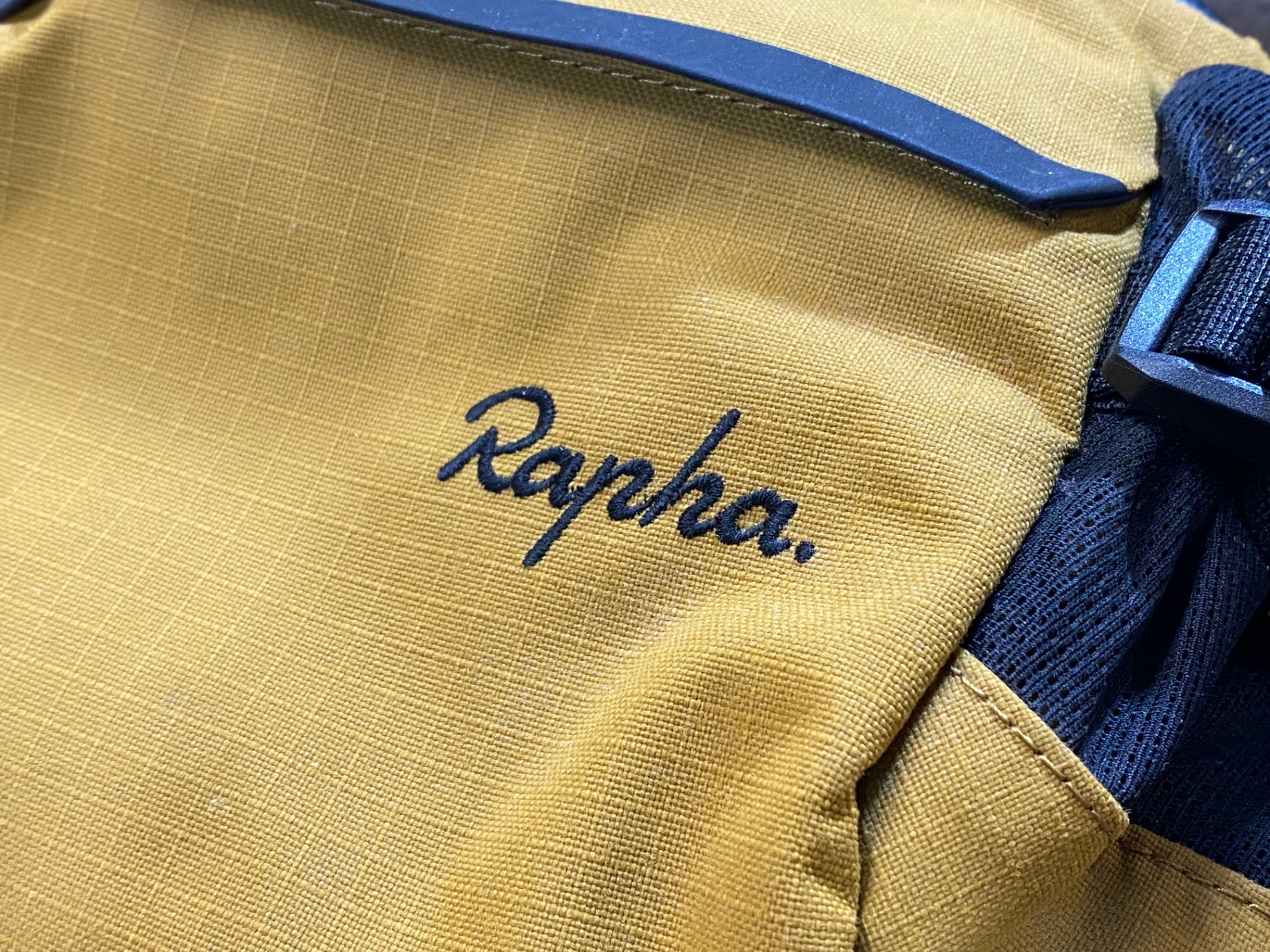 JW717 ラファ Rapha TRAIL HIP PACK ウエストポーチ オークル – BICI