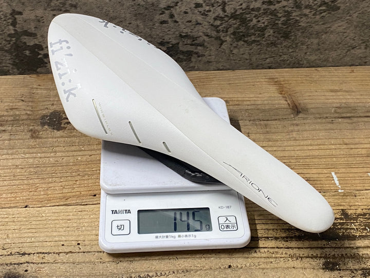 KJ059 フィジーク fizik アリオネ ARIONE R1 サドル 白 カーボンレール
