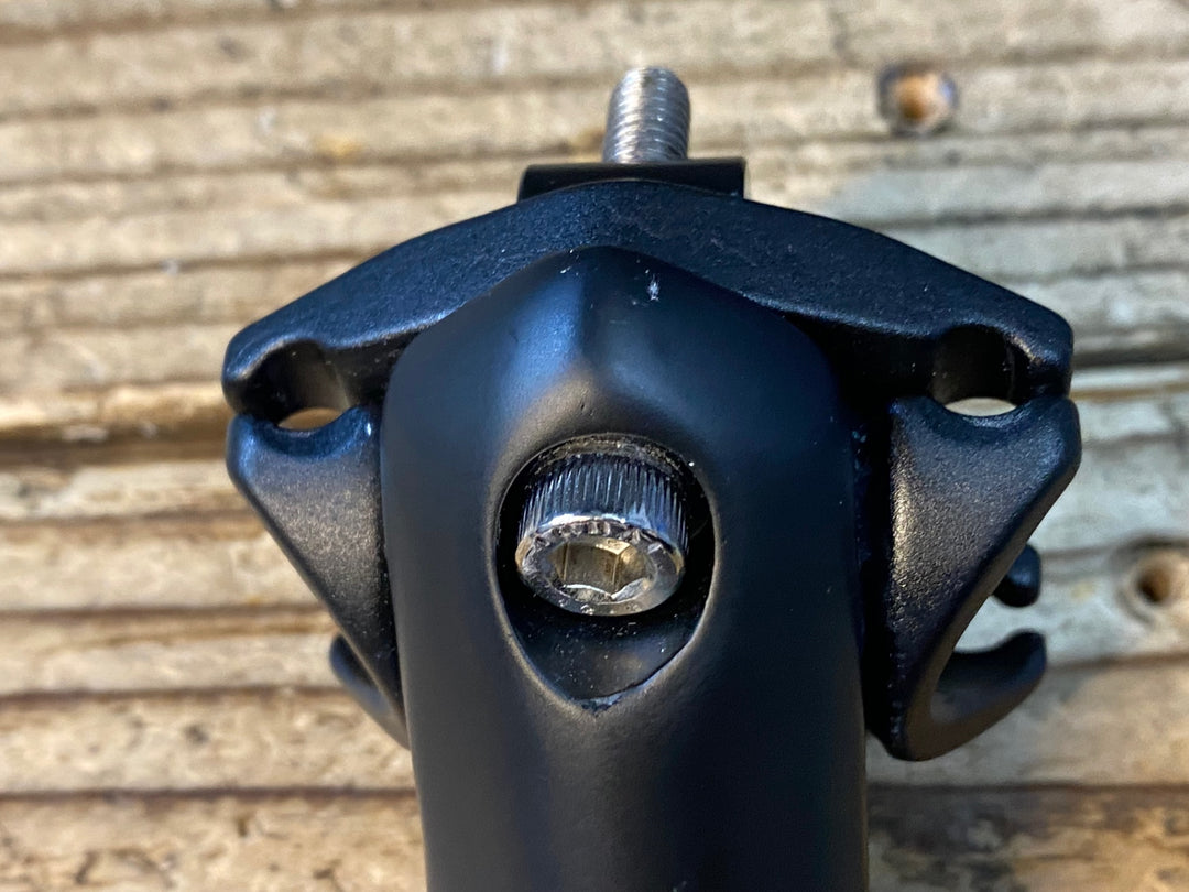 JU472 TNI BLACK シートポスト カーボン 320mm Φ27.2 ※クランプ跡あり