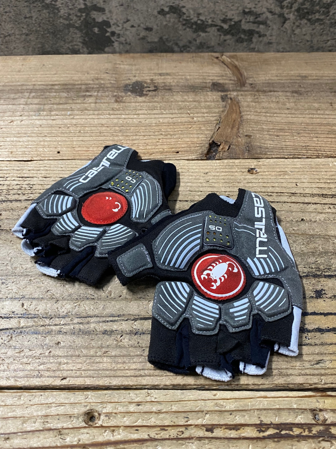KN398 カステリ CASTELLI ROSSO CORSA 指切 グローブ 黒 白 ※サイズ不明