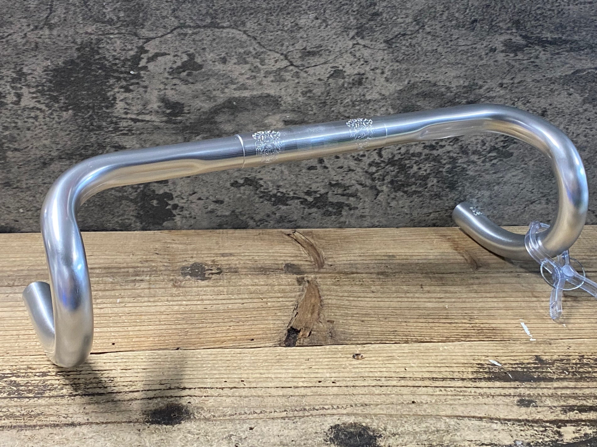 KJ376 日東 NITTO M151F アルミドロップハンドル シルバー 400mm Φ26.0