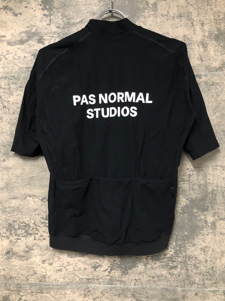 JV854 パスノーマルスタジオ PAS NORMAL STUDIO ESSENTIAL 半袖 サイクルジャージ 黒 L
