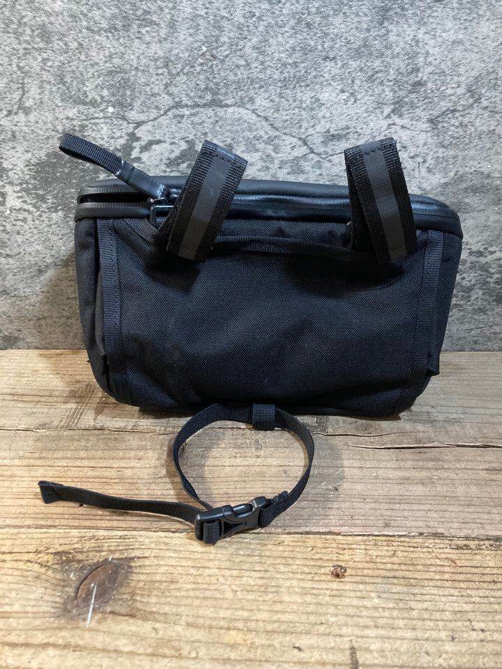 KF694 クローム CHROME HELIX HANDLEBAR BAG ハンドルバーバッグ 黒