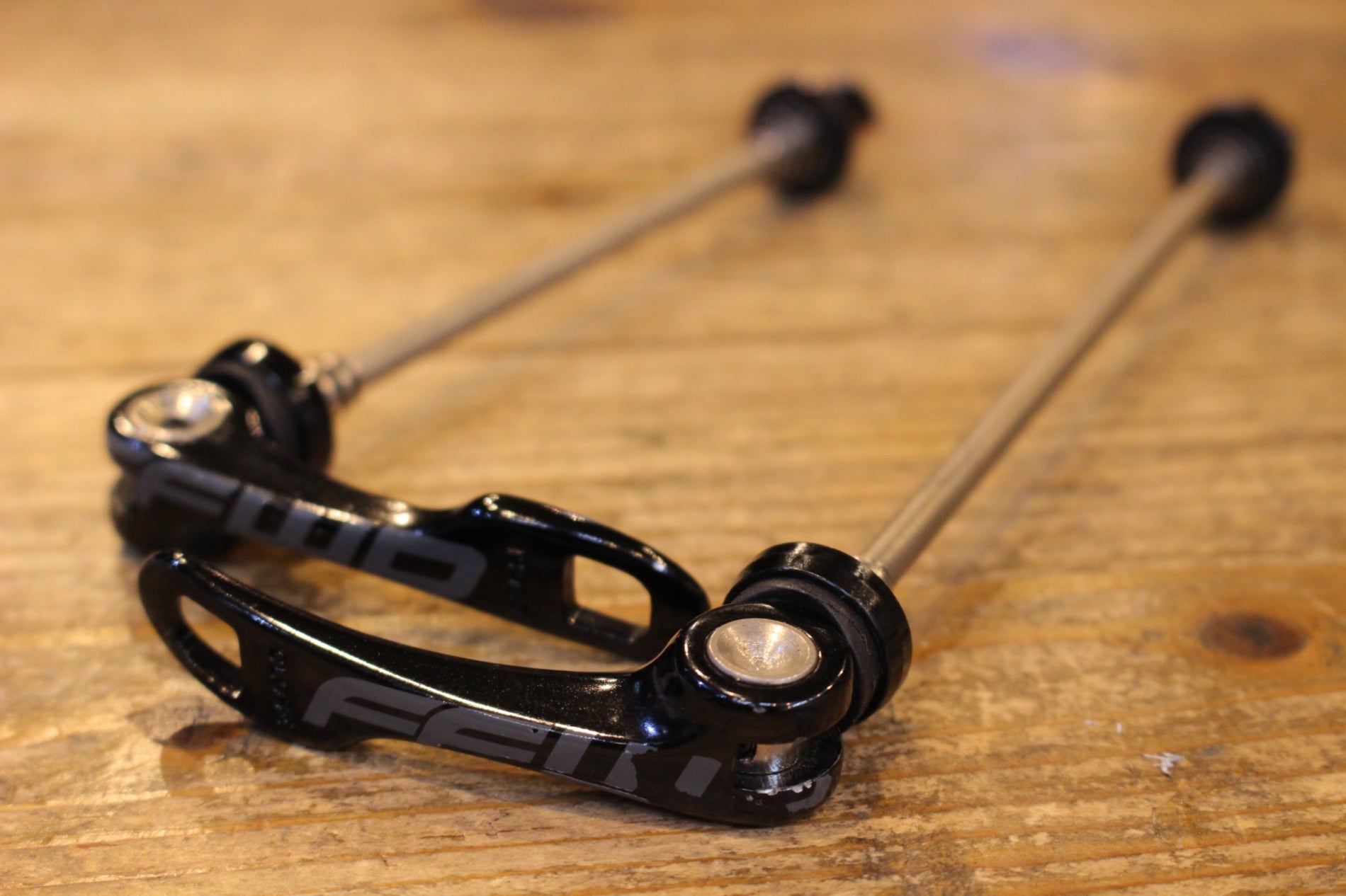 FFWD F6R 11S、前後輪コルサグラファン2.0、クイックリリース付き FFWD F6R 11S、前後輪コルサグラファン2.0、クイックリリース付き