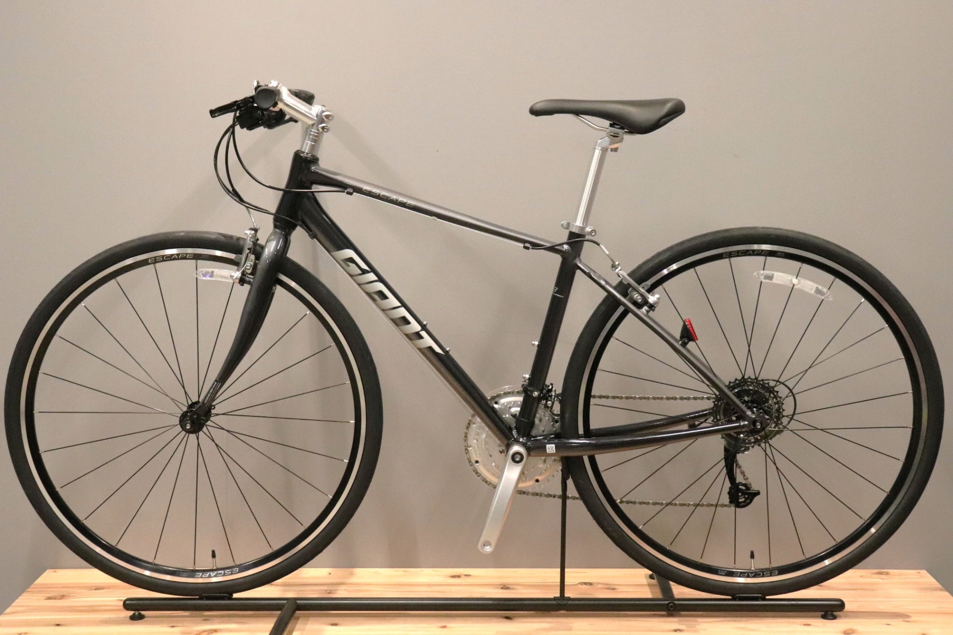未使用 ジャイアント GIANT エスケープ ESCAPE R3 MS 2023モデル XS