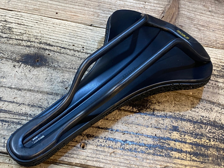 JW318 フィジーク fizik アンタレス ANTARES VERSUS EVO ADAPTIVE REGULAR サドル カーボンレール 黒