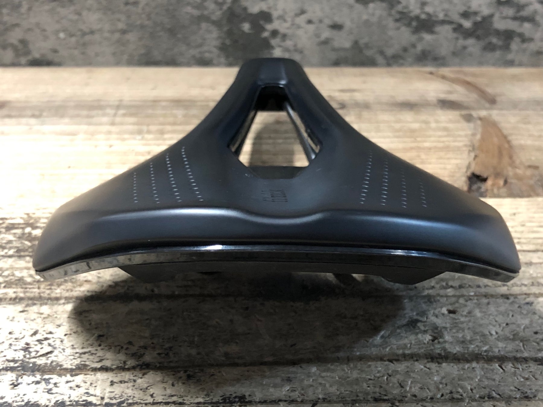 KB147 フィジーク fizik TEMPO ARGO R3 サドル 黒 kium 160mm – BICI