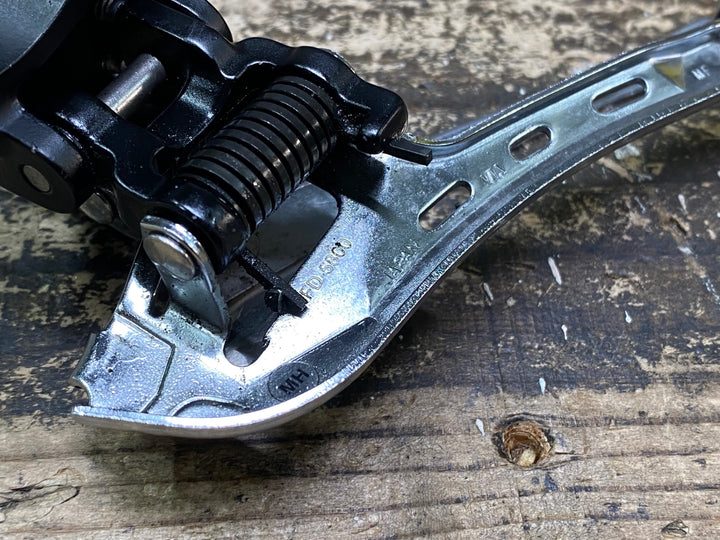JJ273 シマノ SHIMANO 105 FD-5800 フロントディレイラー バンド式 Φ31.8