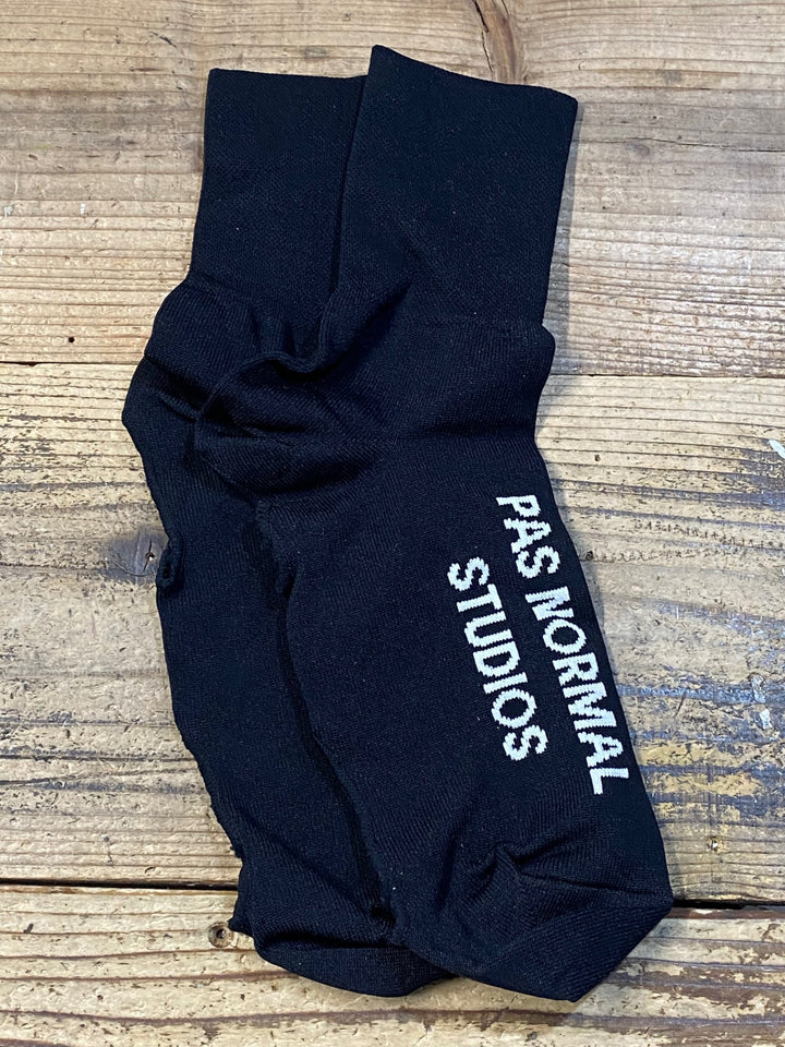 KA522 パスノーマルスタジオ PAS NORMAL STUDIOS LOGO OVERSOCKS オーバーソックス 黒 L