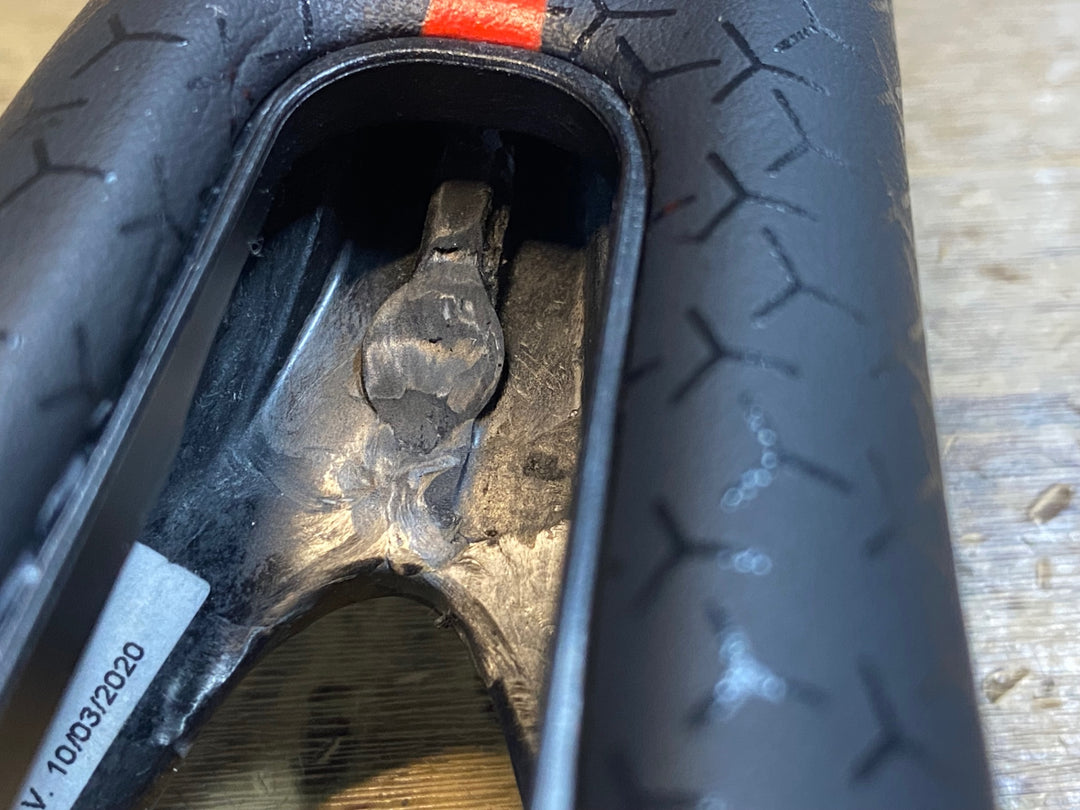 JN514 セライタリア Selle Italia SLR PRO TEAM サドル カーボンレール 130mm ※レールクラックのためジャンク