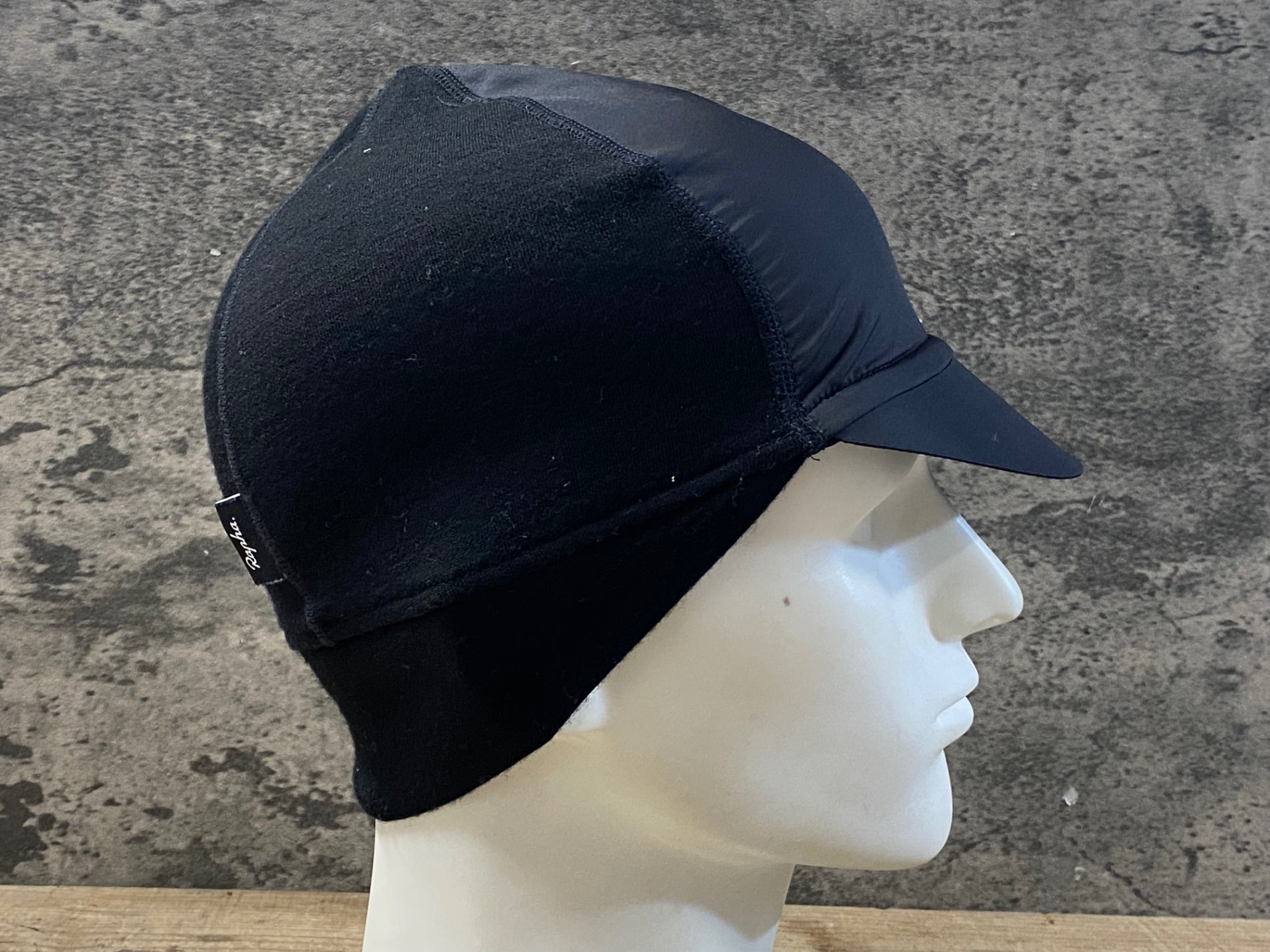 JZ112 ラファ Rapha PEAKED MERINO HAT サイクルキャップ 黒 ONE SIZE