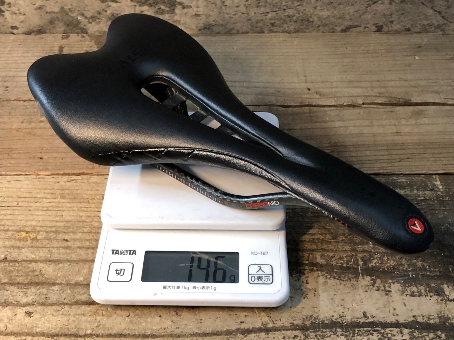 JR181 アスチュート ASTVTE SKYCARB VT サドル 黒 カーボンレール