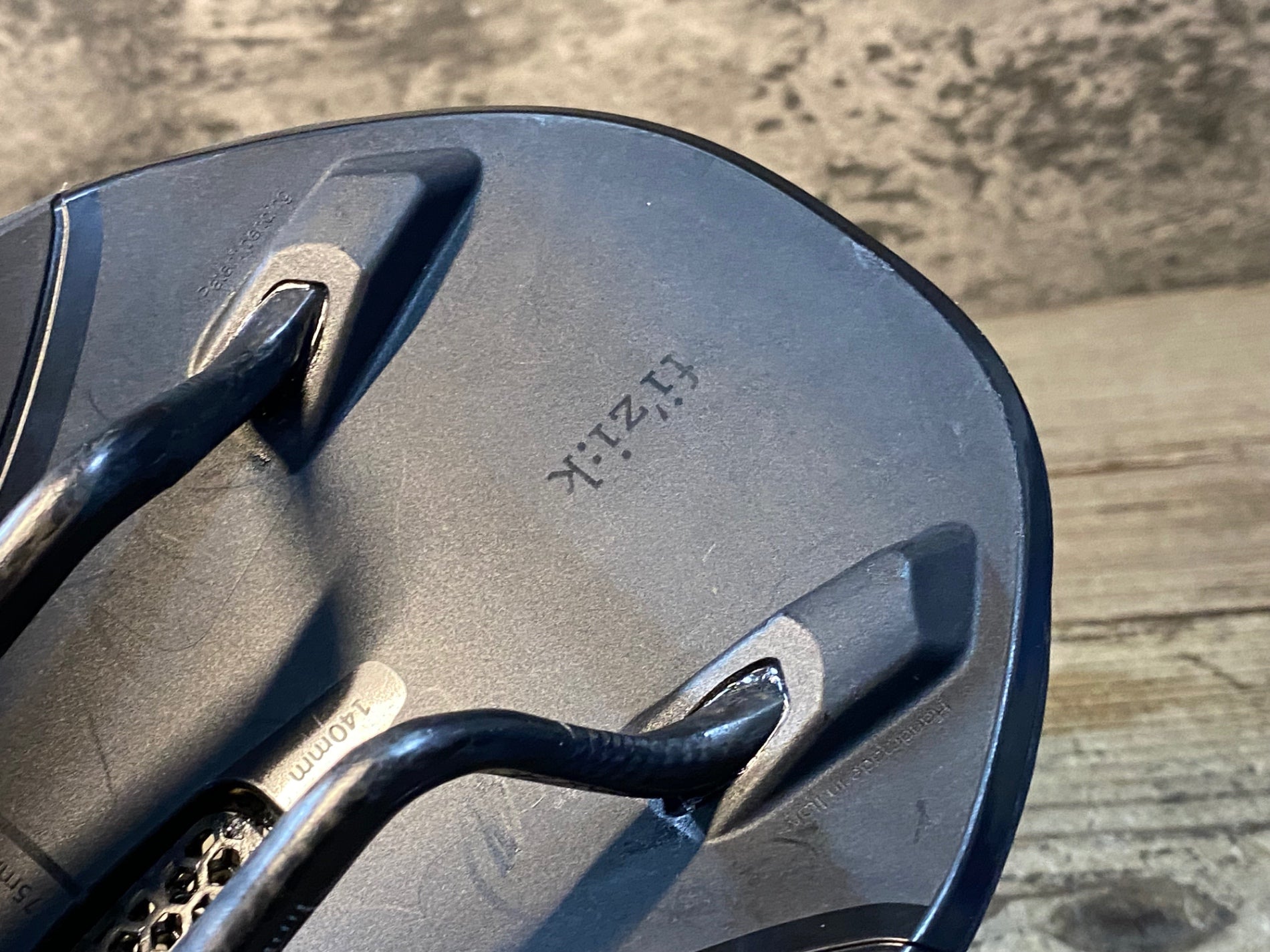 JW584 フィジーク fizik VENTO ARGO R1 ADAPTIVE 140mm サドル