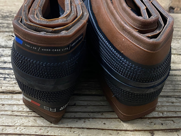KO516 ボントレガー BONTRAGER R3 HARD CACE LITE タイヤ 700x32 チューブレスレディ 2本セット 黒/茶