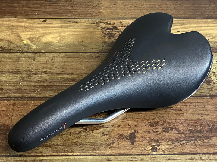 JQ427 フィジーク fizik アリアンテ ALIANTE γ サドル K:iumレール 黒