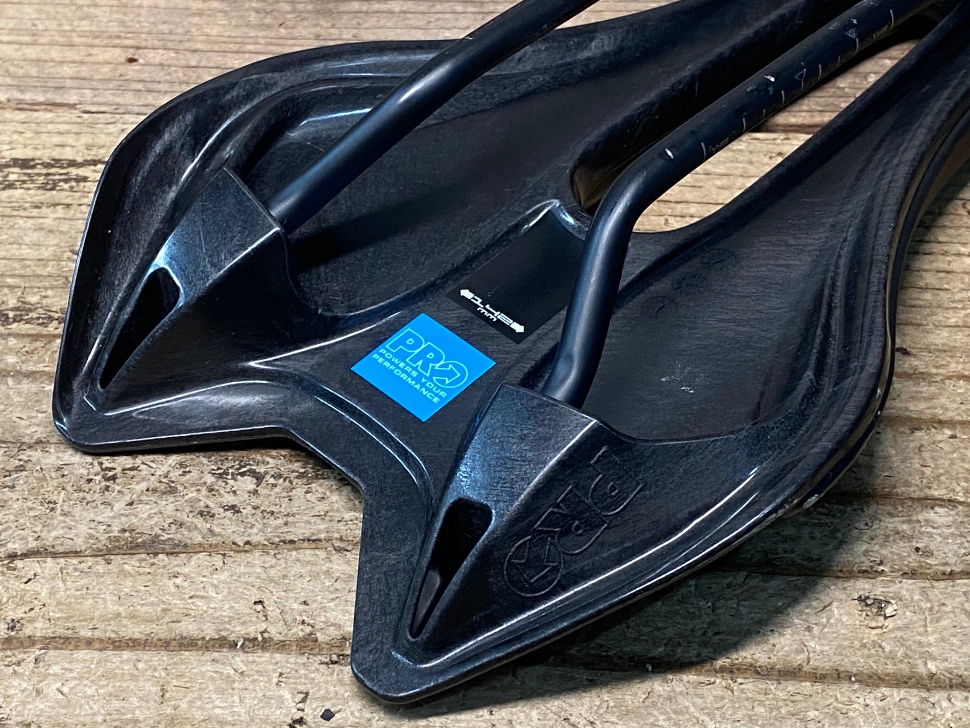 JP075 シマノ SHIMANO PRO AEROFUEL サドル 黒 142mm – BICI AMORE