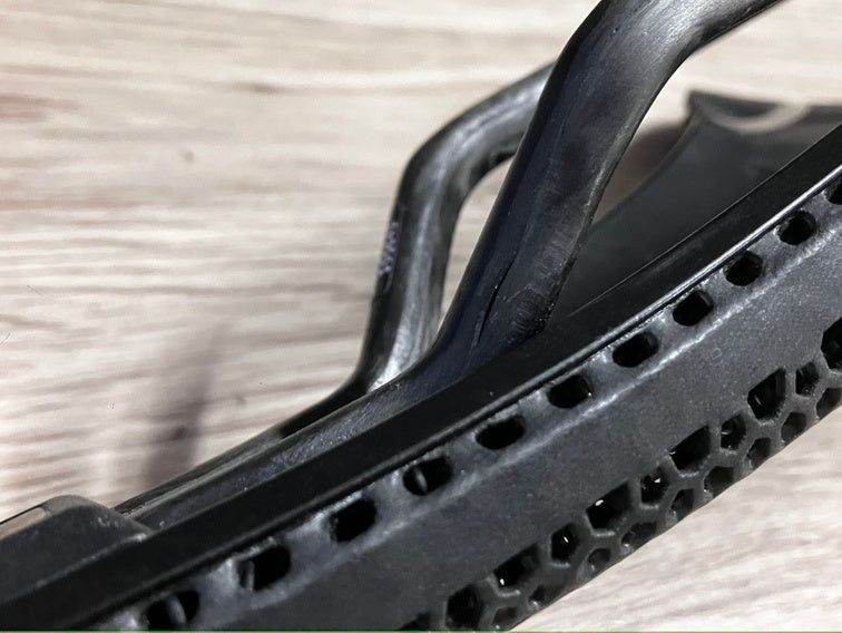 JP946 フィジーク fizik VENTO ANTARES R1 ADAPTIVE 150mm カーボンレール サドル ※レールにクラックの疑い