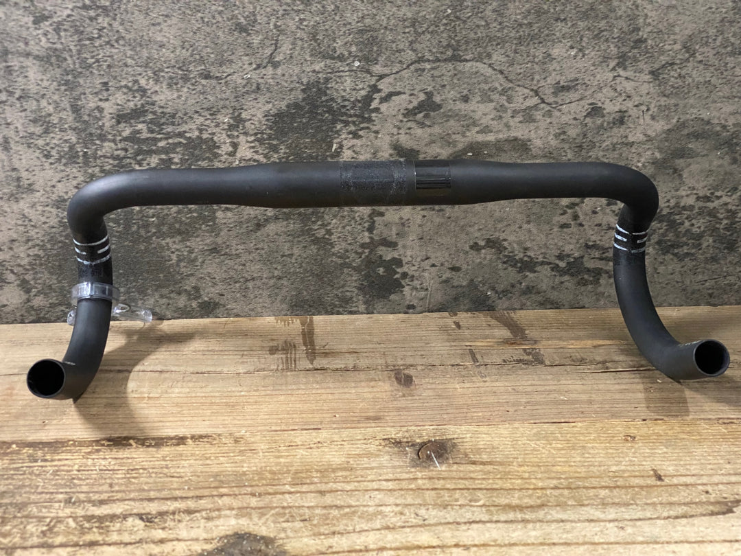 KH822 フィジーク fizik CYRANO 00 カーボン ドロップハンドル ブラケットC-C400mm Φ31.8 ※クランク部凹みのためジャンク