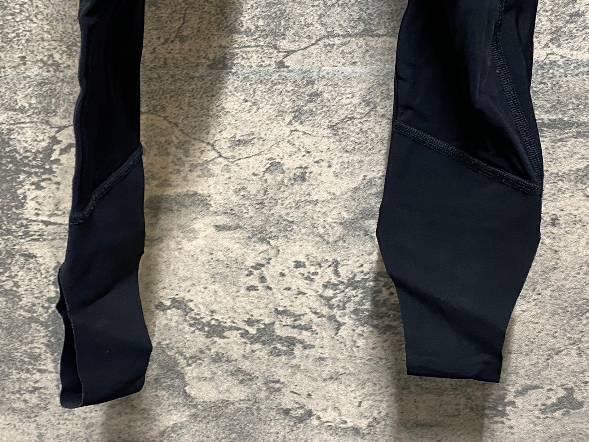 ASSOS ビブタイツ 赤/黒 前面ジッパー　裏起毛 ASSOS ビブタイツ 赤/黒 前面ジッパー裏起毛