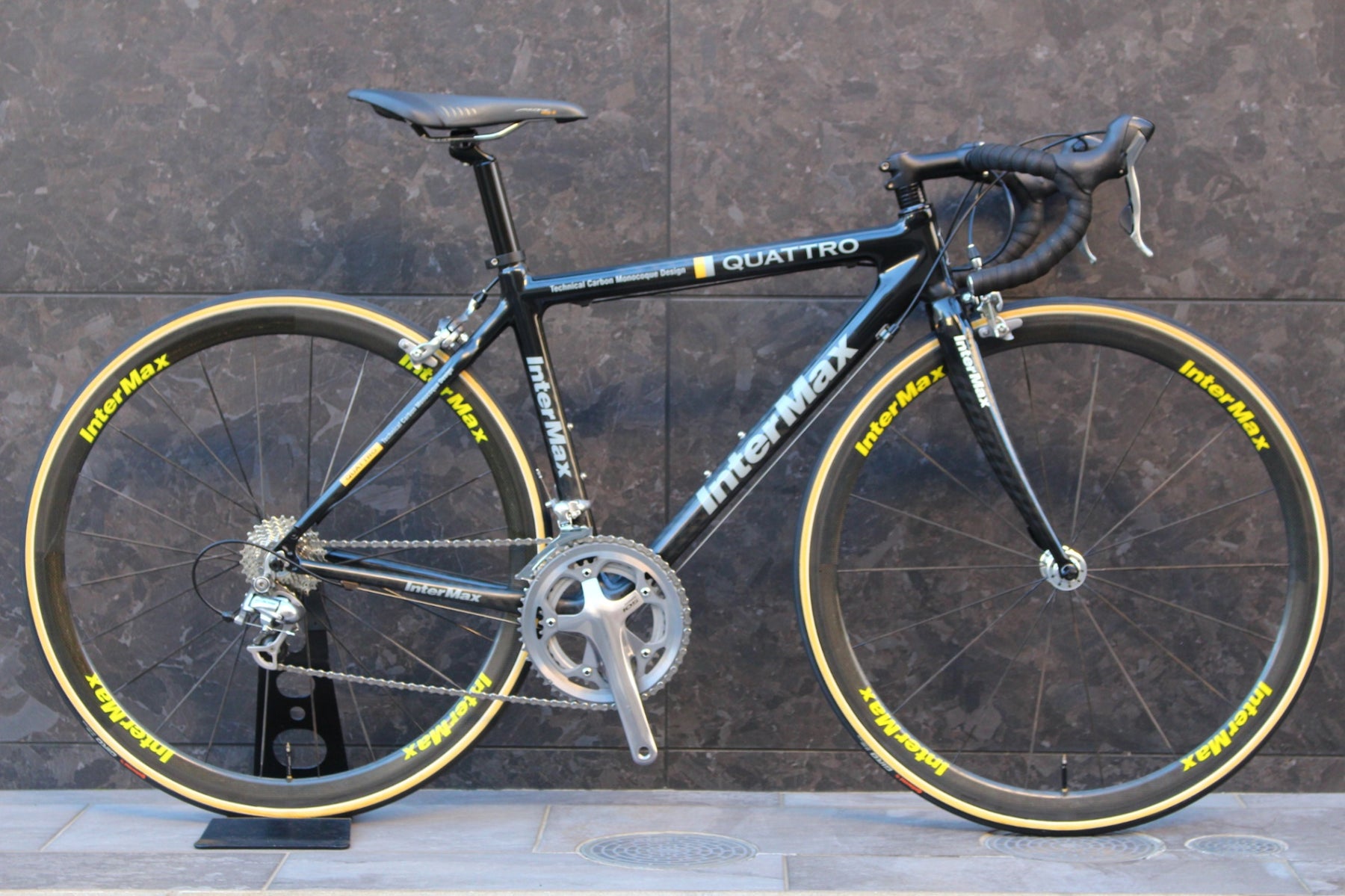 InterMax QUATTRO カーボンフレーム SHIMANOホイール付 インターマックス INTER MAX クアトロ QUATTRO 2009年モデル シマノ